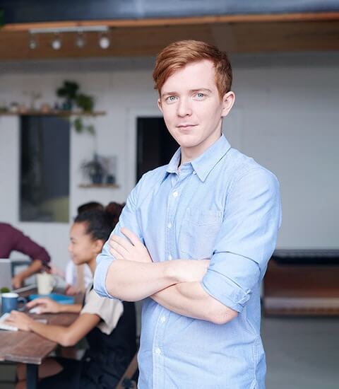 Specialist FreshStart oferind consultanță pentru servicii de curățenie în Iași